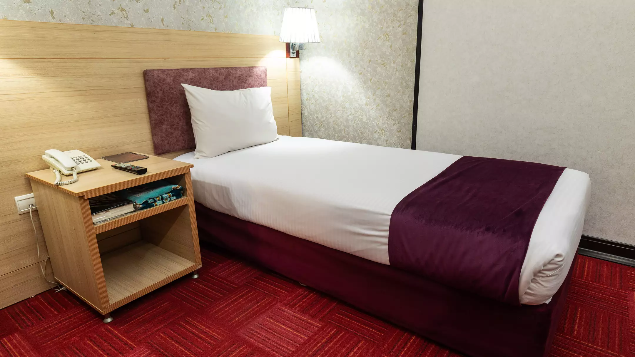 Alibaba https://cdn.alibaba.ir/ostorage/hotel-accommodation-images/681f61def6e8766ef96f5381_هتل پارسیان کوثر - اتاق سینگل (2).webp